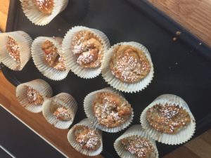 NÄgra av bullarna jag bakade. Rabarberbullar för sÄ himla somrigt och passar perfekt till midsommar!